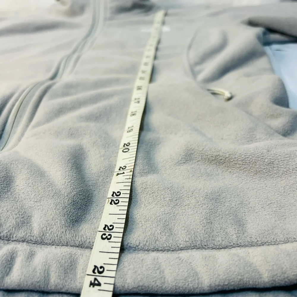 The North Face Light Gray Fleece Jacket - Picture 4 of 13